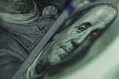 “El dólar oficial alcanza los $1.300 en Banco Nación”