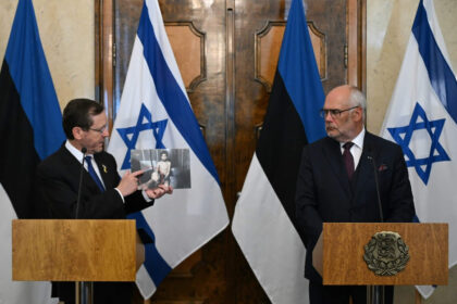 “Presidente Herzog en Estonia: ¡No caigas en las mentiras de Hamas!”