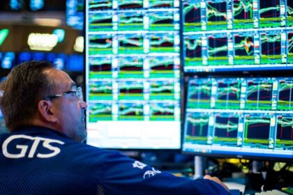“Wall Street en alza: Nasdaq bate récord con expectativas de recorte de tasas”