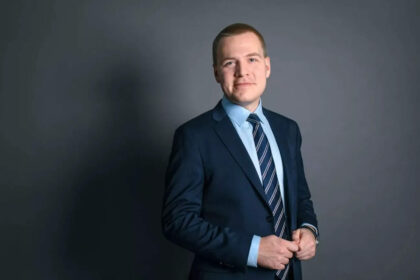 “Escándalo en Helsinki: Diputado finlandés se suicida en el Parlamento”