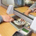 “¡Descubre el sueldo que recibirán los empleados bancarios en septiembre!”