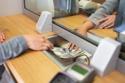 “¡Descubre el sueldo que recibirán los empleados bancarios en septiembre!”