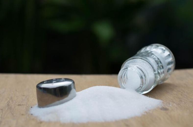 Las 10 supersticiones más populares derramar la sal