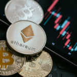 “Inversiones en Bitcoin y Ethereum: predicciones de Tom Lee para fin de año”