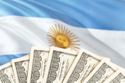 “Saifedean Ammous revela cómo Milei estafó a sus compatriotas con depósitos en dólares”