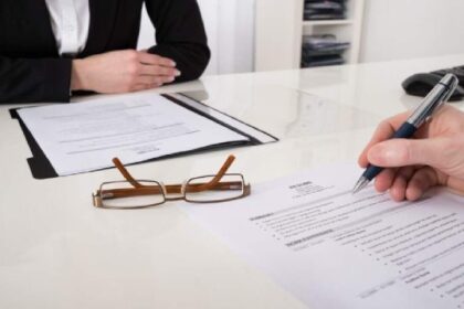 “Trabajos sin secundario: Opciones laborales sin título completo”