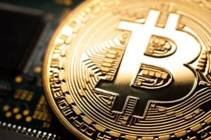 “Bitcoin se dispara hacia los u$s114.000 por posible recorte de tasas”