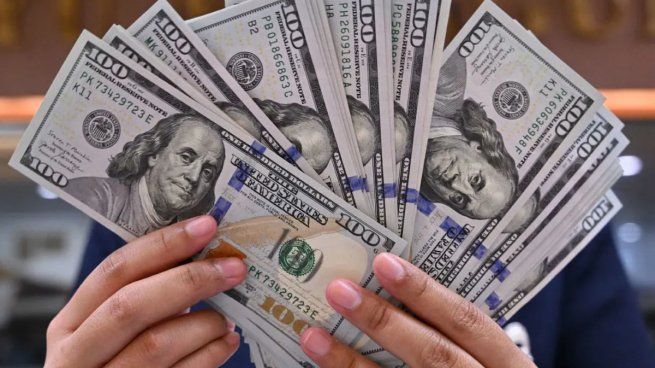 El dólar mayorista baja mientras que en el Banco Nación ya se consigue a $1.380.