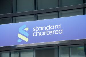 “Bitcoin alcanzará los 135.000 dólares según Standard Chartered”