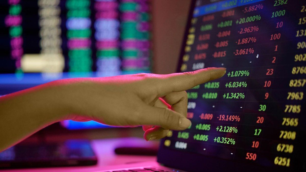 “Bonos y ADRs cierran en alza tras volatilidad y rumores de anuncios en EEUU”