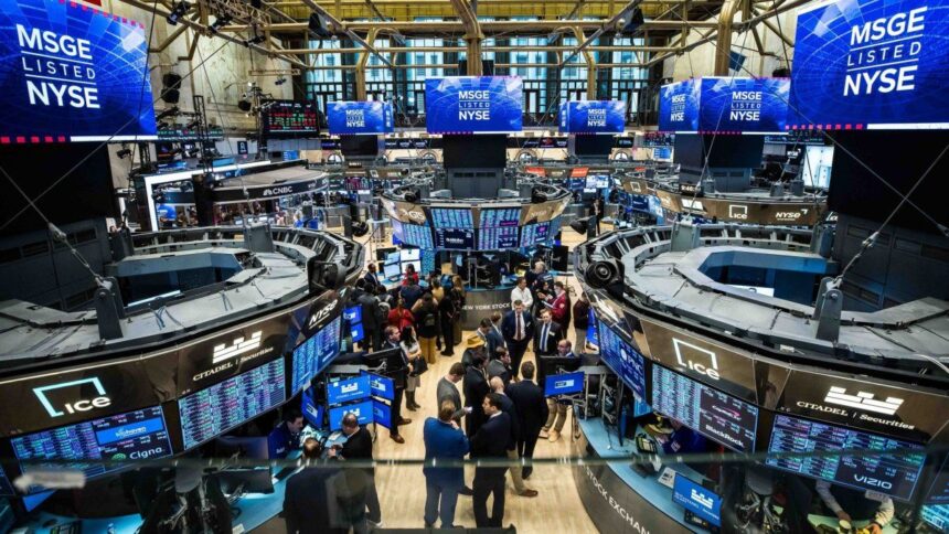 “Wall Street rebota tras peor jornada, Trump modera amenazas a China”