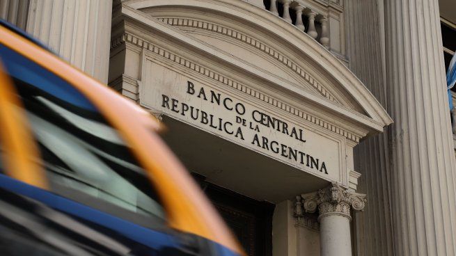 Las reservas cayeron fuerte por pagos de deuda y movimientos habituales de fin de mes.
