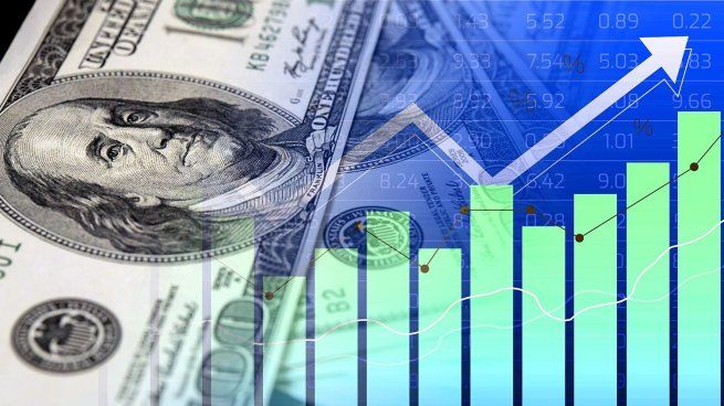 El dólar blue acumula un alza de $80 en lo que va del mes.