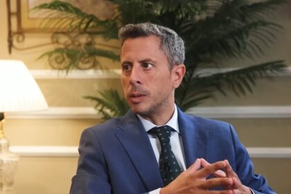 “Saifedean critica a Milei por su expansión monetaria: ¿tontería keynesiana?”