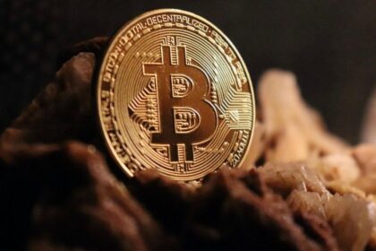 “Bitcoin se mantiene sobre los u$s90.000 a pesar de caída del 30%”