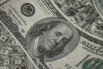 “¡Dólar mayorista en alza! Banco Nación vende a $1.440”