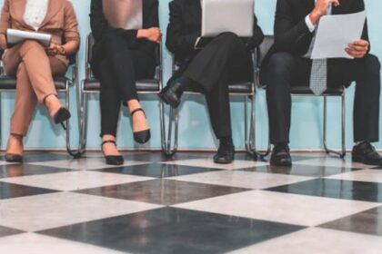 “¡Descubre la sorprendente caída del salario promedio en 2025 según Bumeran!”