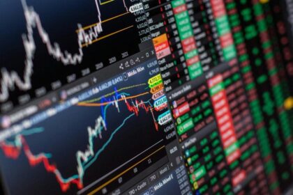 “Wall Street: Dow Jones y S&P 500 rebotan tras giro en la Fed, Nasdaq cae”