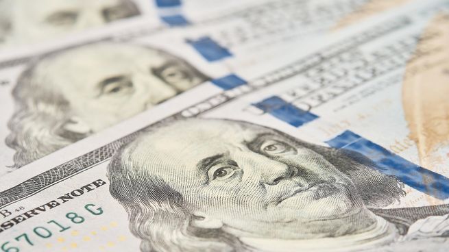 El dólar mayorista no perferó los $1.400.