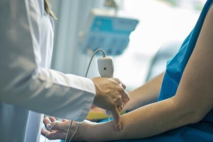 “Encuesta: 60% de argentinos elige mantener obra social en 2026”