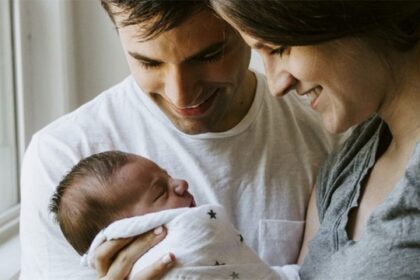 “¡Obtén tu licencia de cuidador primario o secundario para nacimientos y adopciones!”