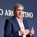 “Blanqueo de capitales: Luis Caputo prueba la remonetización en dólares”