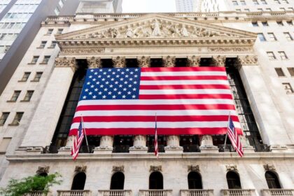“Wall Street: índices operan con cautela cerca de máximos”