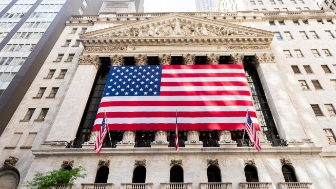 Wall Street. Los bonos fluctúan y el dólar se mantiene en su nivel más bajo desde octubre.