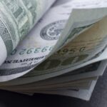 “¡Dólar blue cae $15! Brecha con oficial mínima en 2 semanas”