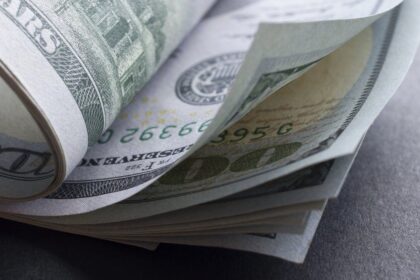 “¡Dólar blue cae $15! Brecha con oficial mínima en 2 semanas”