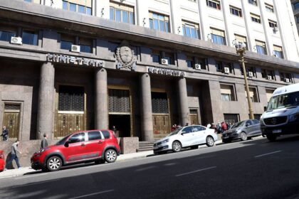 “Canje de letras atadas al dólar por $3,4 billones aplaza vencimiento”