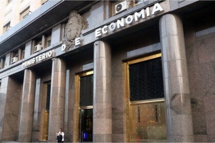 “Éxito en la primera licitación 2026: Economía renueva el 98% con tasas altas”