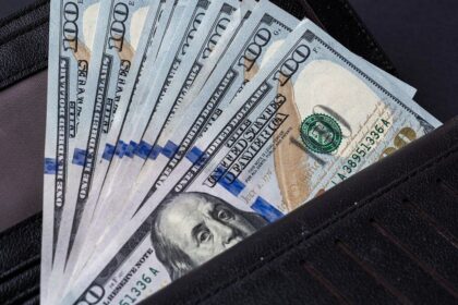 “Dólar Oficial: Cuarta Caída Consecutiva y Mayor Baja Semanal en 2 Meses”