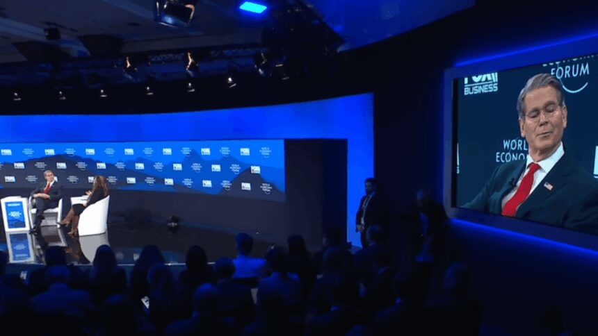 “Davos impulsa unión de banca y criptomonedas ante freno en EE.UU.”