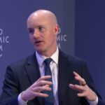“CEO de Coinbase: ‘Bitcoin no tiene impresora de dinero’ en Davos”