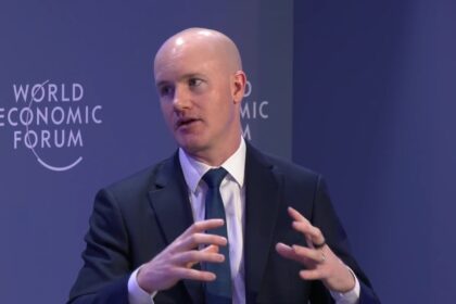 “CEO de Coinbase: ‘Bitcoin no tiene impresora de dinero’ en Davos”