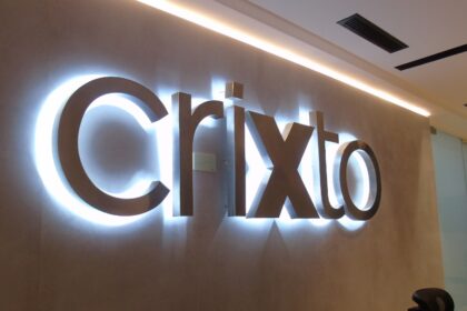 “Crixto renueva licencia: Continúa operaciones en Venezuela”