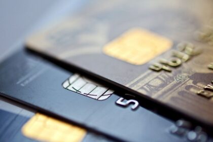 “Bancos y Fintechs Contra Morosidad Récord: ¿Cambios en Límites de Tarjetas?”