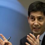 Donald Trump oficializó la elección de Kevin Warsh para presidir la Fed