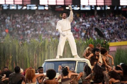 El show de Bad Bunny en el Super Bowl dispara los pedidos de clases de español