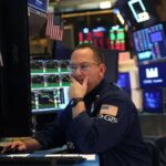 Wall Street cerró mixto, con Dow Jones en máximos históricos y los bancos a la baja