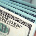 El dólar oficial repuntó tras seis bajas en fila y sufrió en la semana una caída superior a los $30: ¿encontró piso?