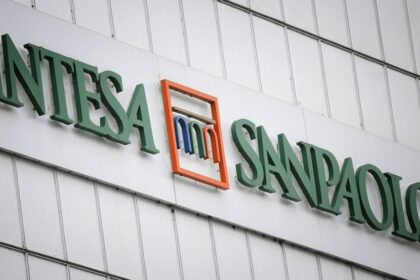 Banco más grande de Italia revela inversión millonaria en ETF de bitcoin