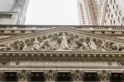 Wall Street prolonga las bajas y sufre en febrero su peor caída en 10 meses