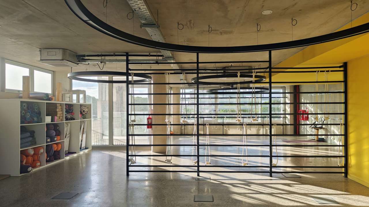 Finnegans invirtió u$s9 millones en un edificio de 3.000 m² con auditorio, sala de yoga y siestario