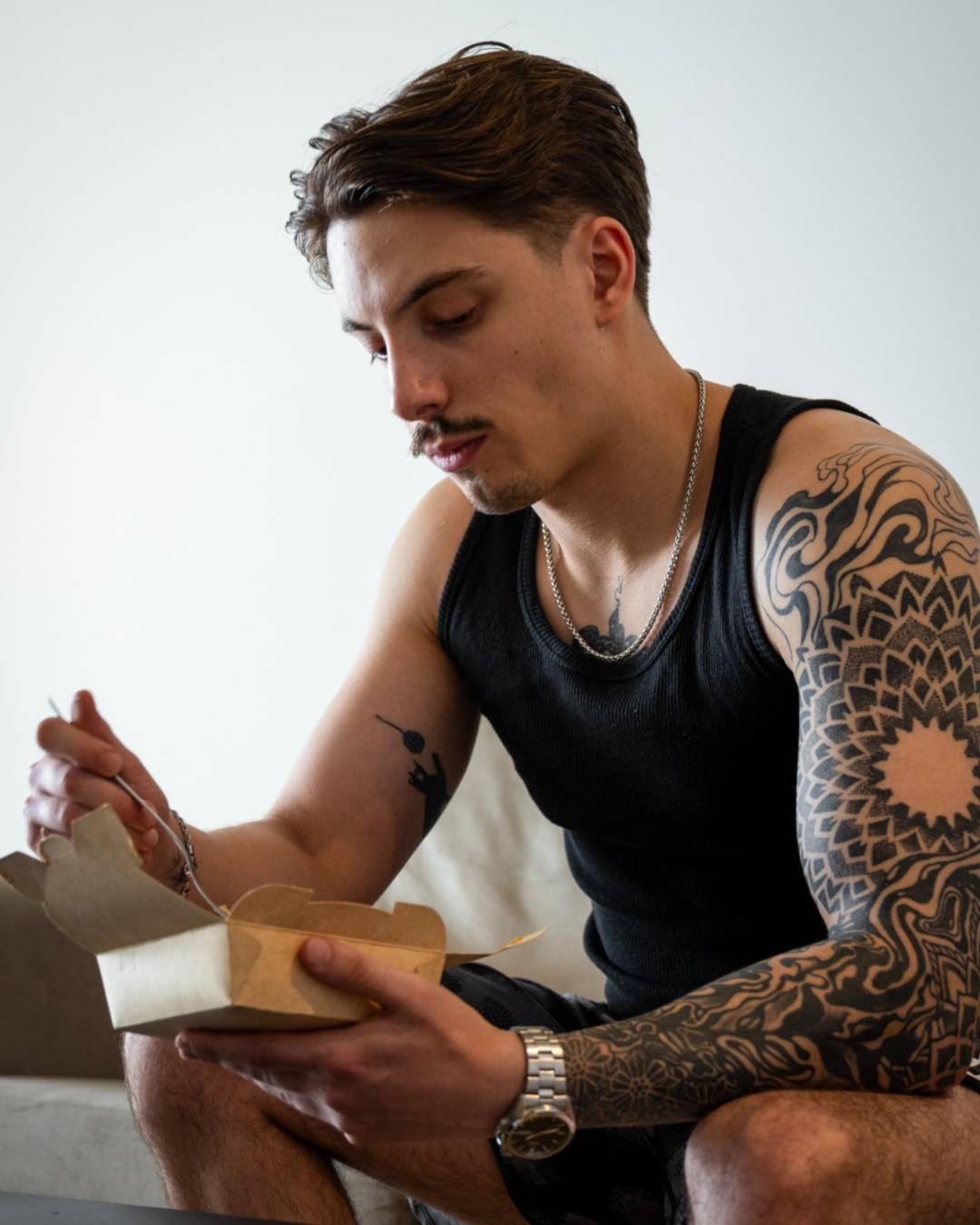 Kino terceriza toda su producción en una ghost kitchen del microcentro porteño