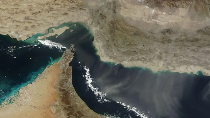 El Estrecho de Ormuz: el foco de atención de los operadores.