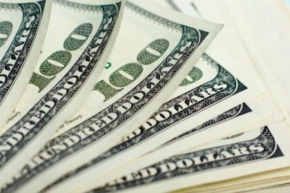 El dólar mayorista sube a su nivel más alto en tres semanas y perfora los $1.400