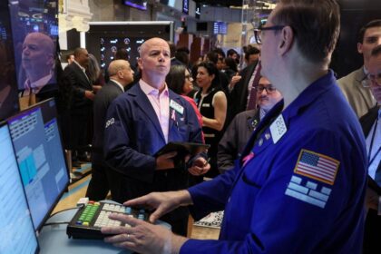 Wall Street retrocedió con fuerza ante los temores de mayor inflación por la guerra en Medio Oriente