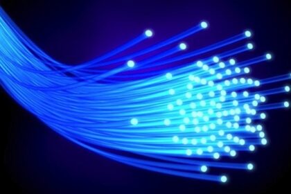 Chau cobre: los millonarios planes de expansión de fibra óptica de Telecom y Claro